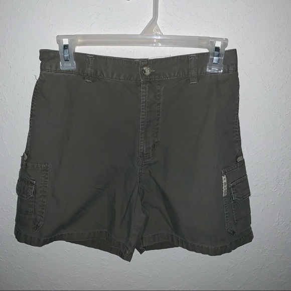 Columbia 5” Inseam Olive Green Colored Cargo Style Shorts 100% Cotton. - Picture 1 of 10